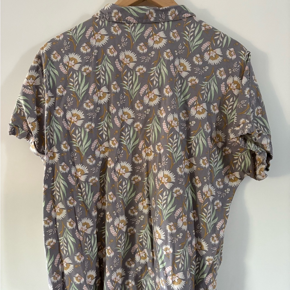 Universal Thread Floral Patterned dolman sleeve button down shirt